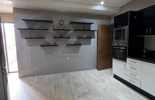 SOUR JDID Apartamento | Spacious 3-bedroom apartment in fabulous Casablanca with AC