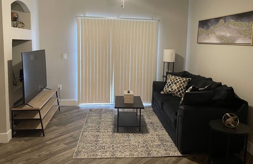 Fort Worth Apartamento | Spacious 3 Bedroom Apartment in lower Westside