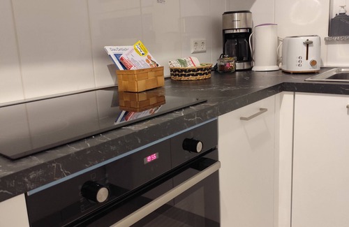 Renningen Apartamento | Spacious 3-bedroom apartment in welcoming Renningen with laundry