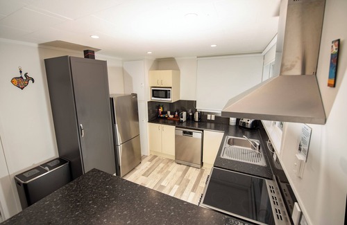 Tauranga Apartamento | Spacious 3-bedroom apartment in Tauranga with partial inner harbour views