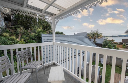 Tauranga Apartamento | Spacious 3-bedroom apartment in Tauranga with partial inner harbour views