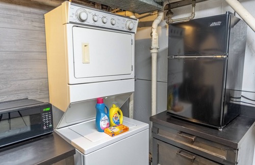 Bartlett Apartamento | Spacious 3-bedroom apartment with AC,WiFi in charming Bartlett,free washer/dryer