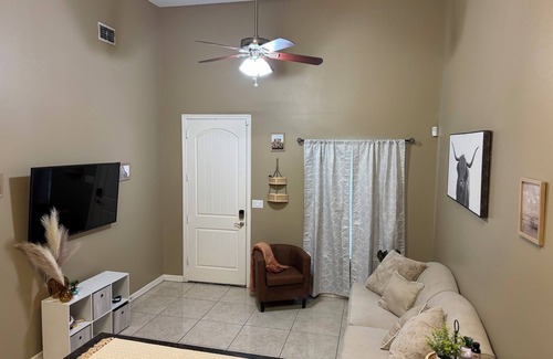 Edinburg Apartamento | Spacious 3-bedroom apartment in delightful North McAllen with WiFi, and pool!