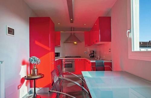 Santa Maria Novella Apartamento | Spacious 3-Bedroom Apartment with Stunning Rooftop Terraces in San Lorenzo
