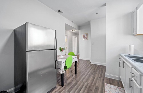 Woodlawn Apartamento | Spacious 3-bedroom apartment in cool Chicago with WiFi, AC