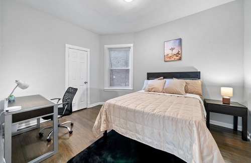 Woodlawn Apartamento | Spacious 3-bedroom apartment in cool Chicago with WiFi, AC