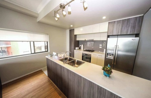 North Rocks Apartamento | Spacious 3 bedroom apt lift access near Parramatta