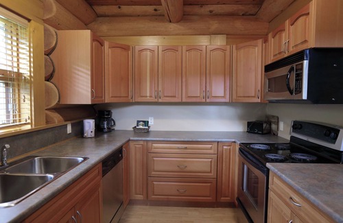 Clearwater Cabina | Spacious 3 Bedroom, 3 Bathroom Cabin near Wells Gray Waterfall in Beautiful BC!