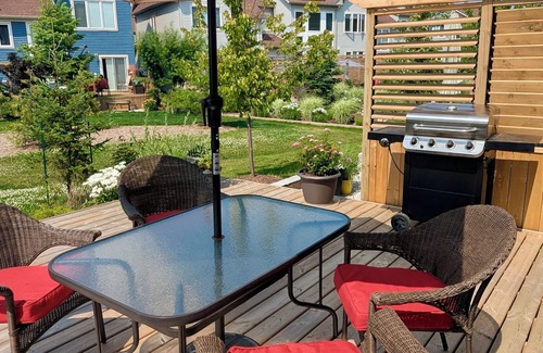 Collingwood Casa | Spacious 3-bedroom cottage retreat minutes from Blue Mountain!