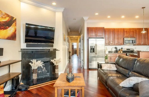 Kenwood Condominio | Spacious 3-bedroom corporate condo in wonderful North Kenwood in Hyde Park