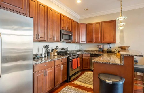 Kenwood Condominio | Spacious 3-bedroom corporate condo in wonderful North Kenwood in Hyde Park