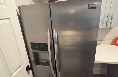 Kenner - Louis Armstrong International Airport Apartamento | Spacious 3-bedroom corporate apartment with WiFi, AC in lovely Kenner