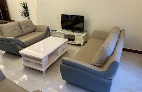Kirkos Apartamento | Spacious 3-bedroom apartment with Gym room and AC in vibrant Addis Ababa