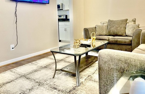Greensboro Casa | SPACIOUS 3 bedroom Family Townhome Getaway