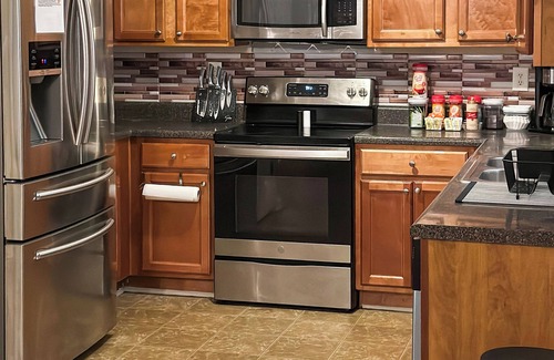 Riverdale Casa | Spacious 3 bedroom Getaway: Perfect for families: 10 mins away from Airport