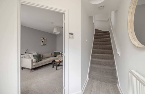 Slough Casa | 3 Bedroom & Parking. Nr Slough, Windsor & Heathrow