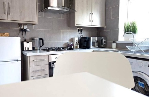 Newcastle-upon-Tyne Casa | Moderno-Casa-Baño Privado-Vista al Jardín