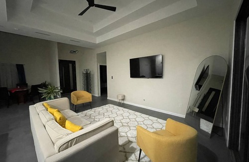 Brownsville Casa | Spacious 3-Bedroom Home with Large Backyard – Perfect for Families & Gatherings!