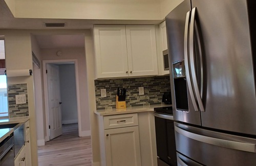 Highland Casa | Spacious 3-bedroom house with HOT TUB and MOVIE THEATRE 8 minutes from RACEWAY