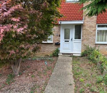 Tea Green Apartamento | Spacious 3 Bedroom house in Luton with free on-street parking, Close to Airport and Town Centre
