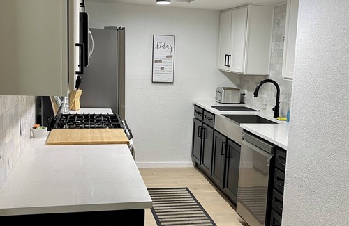 Riverside Casa | Spacious 3-bedroom house in central Austin for mid-term rental