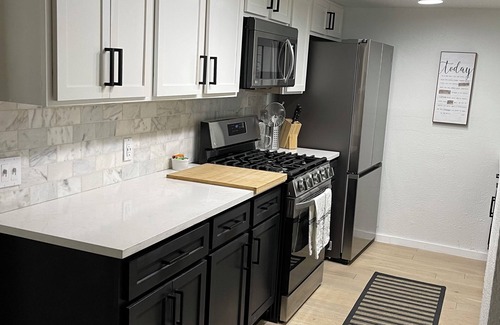 Riverside Casa | Spacious 3-bedroom house in central Austin for mid-term rental