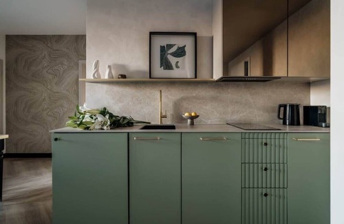 Piasek Południe Apartamento | Spacious 3-Bedroom Retreat with City Views