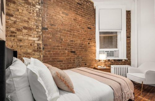 Ukrainian Village Apartamento | Spacious 3-Bedroom Retreat in the Heart of NYC