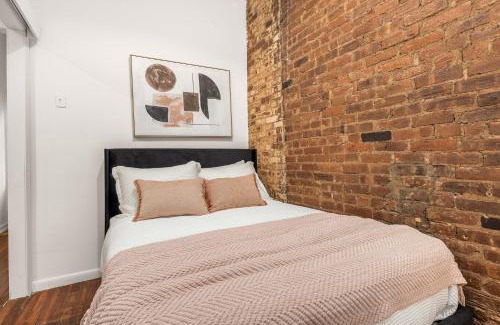Ukrainian Village Apartamento | Spacious 3-Bedroom Retreat in the Heart of NYC