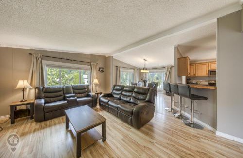 East Kootenay Cabina | Spacious 3-Bedroom Trailer Home in Fernie