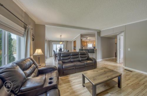 East Kootenay Cabina | Spacious 3-Bedroom Trailer Home in Fernie