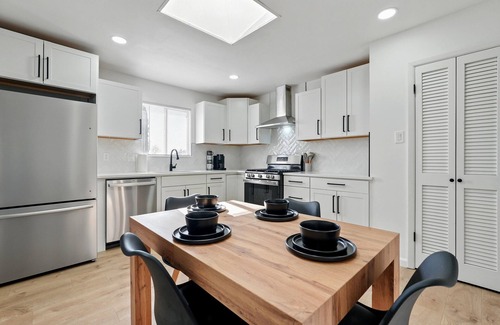 Academy Place Casa | Spacious 3-bedroom house with card table, backyard and Wifi in NE Albuquerque