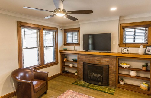 Rosedale Casa | Spacious 3 bedroom home near KUMED and Westport in Kansas City