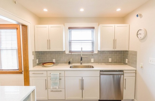 Rosedale Casa | Spacious 3 bedroom home near KUMED and Westport in Kansas City