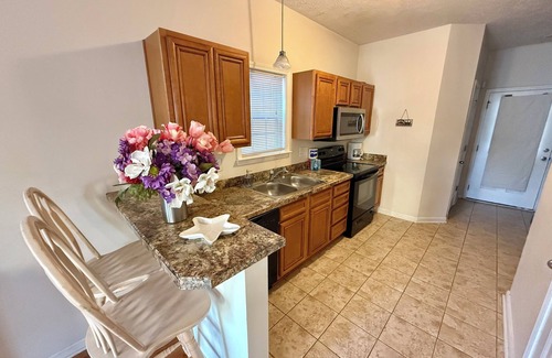 Myrtle Beach Cabaña | Spacious 3-bedroom cottage, 2 Blocks To Beach! Free WIFI and Parking in Myrtle