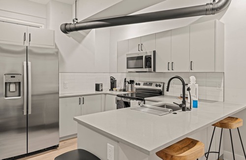 Center City Apartamento | Spacious 3-Bedroom Retreat in Center City