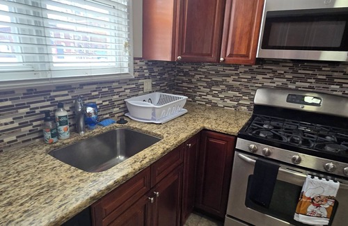 Newbold Apartamento | Spacious 3-bedroom apartment in charming Philadelphia with AC, WiFi