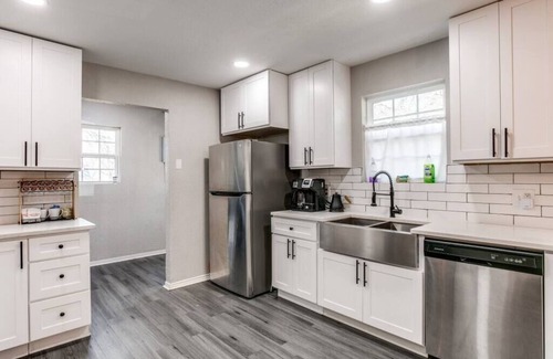 Shady Shores Casa | Spacious 3 bedroom house with Beautiful Kitchen
