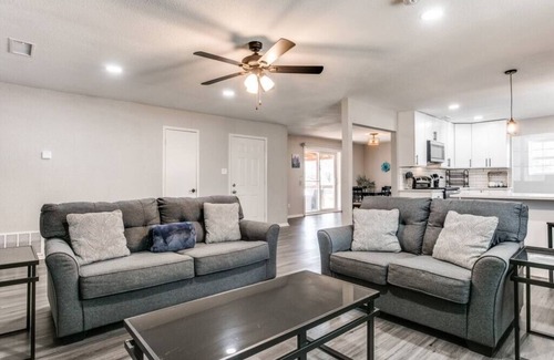 Shady Shores Casa | Spacious 3 bedroom house with Beautiful Kitchen