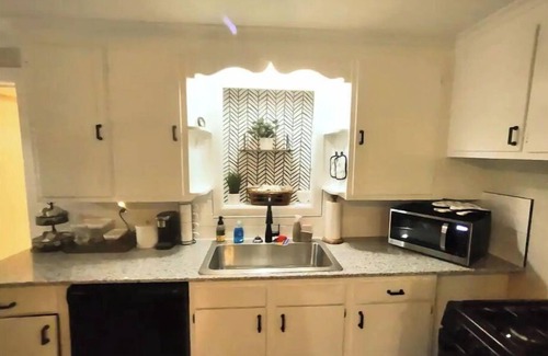 West Seneca Apartamento | Spacious 3 bedroom apartment close to the City of
