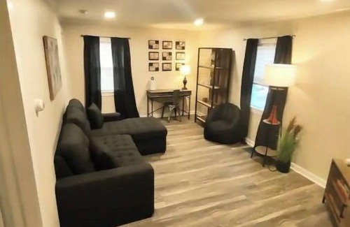 West Seneca Apartamento | Spacious 3 bedroom apartment close to the City of