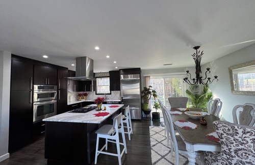 Cranston Apartamento | Spacious 3-bedroom with AC and WiFi in charming Cranston