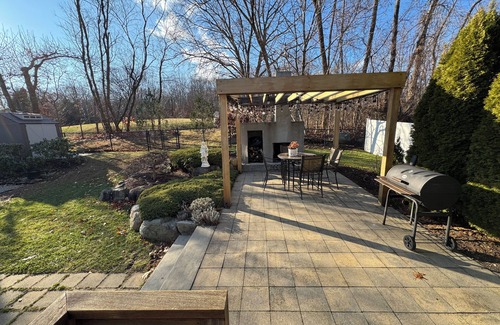 Cranston Apartamento | Spacious 3-bedroom with AC and WiFi in charming Cranston