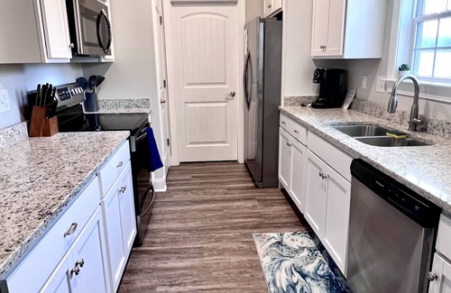 Conway Casa | Spacious 3 BR home w/screened in porch -- Close to North Mrytle!