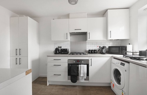 Newcastle-upon-Tyne Casa | Spacious 3-br House with Parking