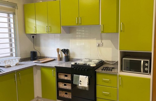 Ogbodjo Apartamento | Spacious 3-bedroom apartment with WiFi, AC in welcoming Greater Accra Region