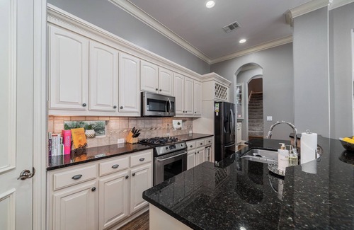 Oak Lawn Casa | Spacious 3 lvl Oak Lawn Townhouse close to Uptown, Downtown, Highland Park, SMU