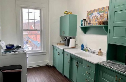 Morgantown Casa | Spacious 3 Queen Suite - Centrally Located