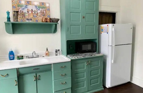 Morgantown Casa | Spacious 3 Queen Suite - Centrally Located