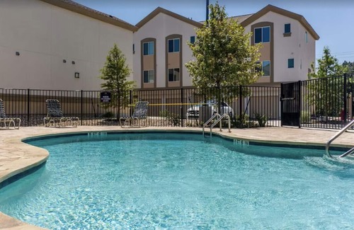 Cedar Park Casa | Spacious 3-Story, 2 Bedroom 2.5 Bathroom Townhome